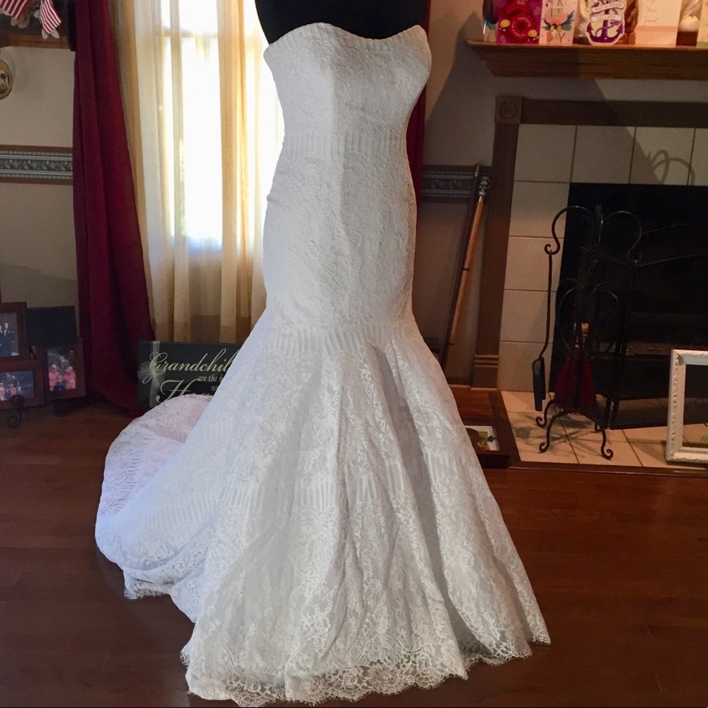 Allure Bridal Gown Style 9259 Size 16 White